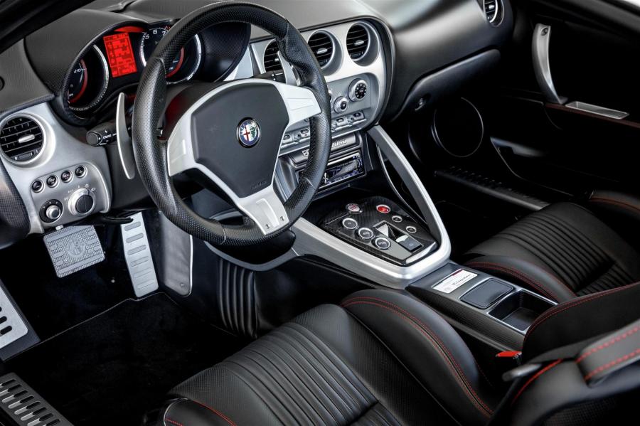 Интерьер Alfa Romeo 8C Competizione 2008 года  (фото 57 из 143)